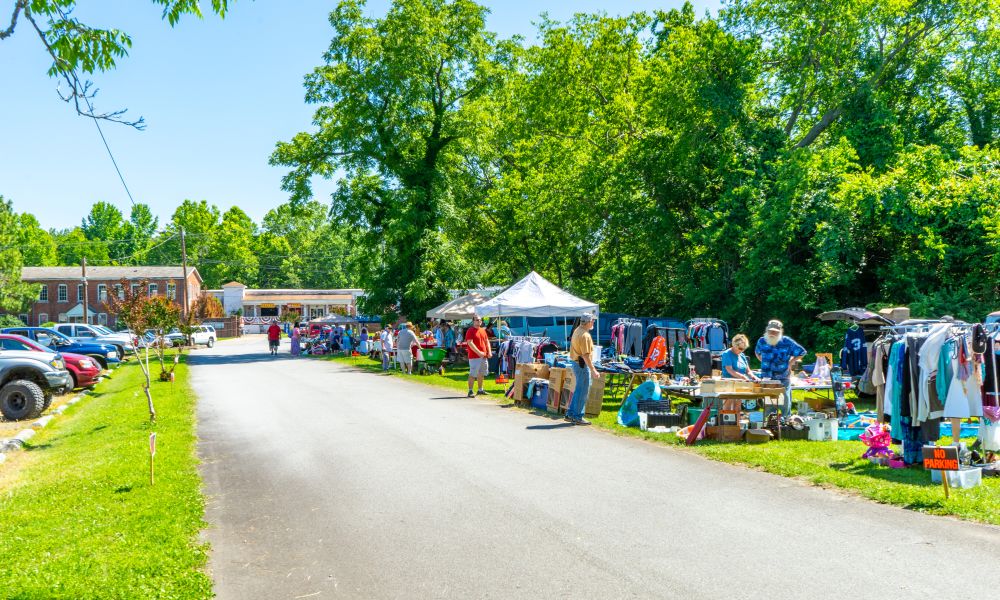 301 Endless Yard Sale